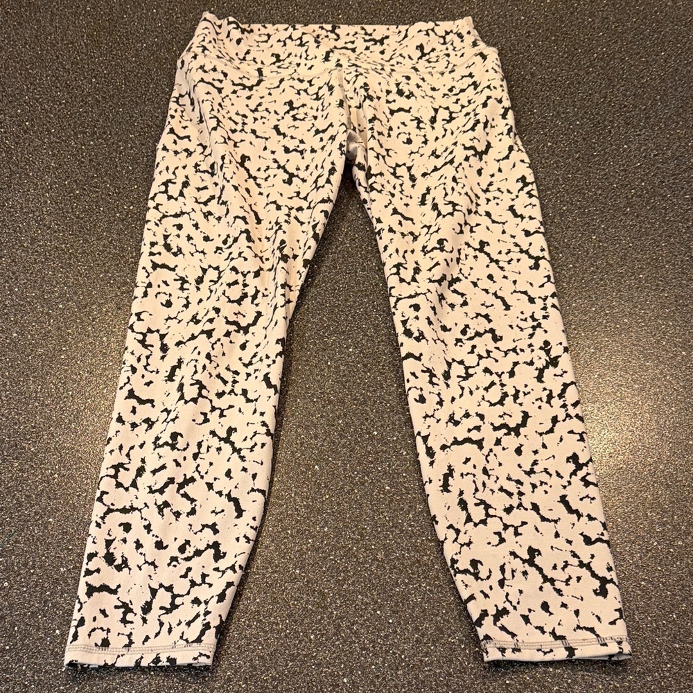 Women’s Varley Black and Cream Patterned Leggings - size Large